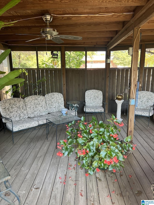 sunroom with ceiling fan