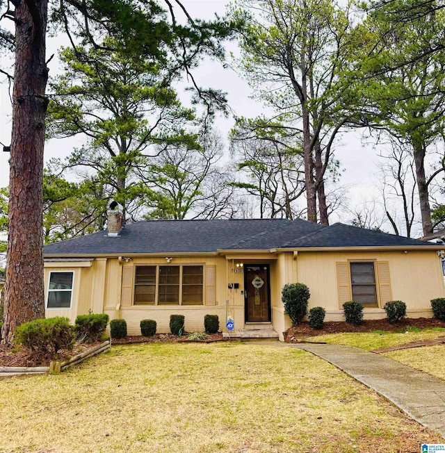 ranch-style home with a front lawn