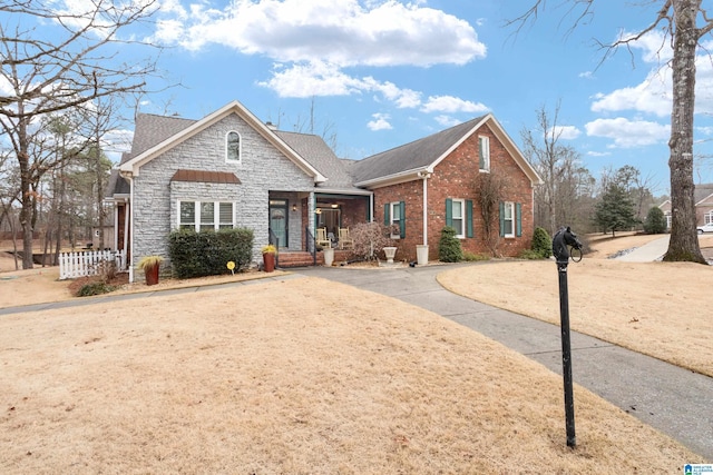 view of front facade with covered porch