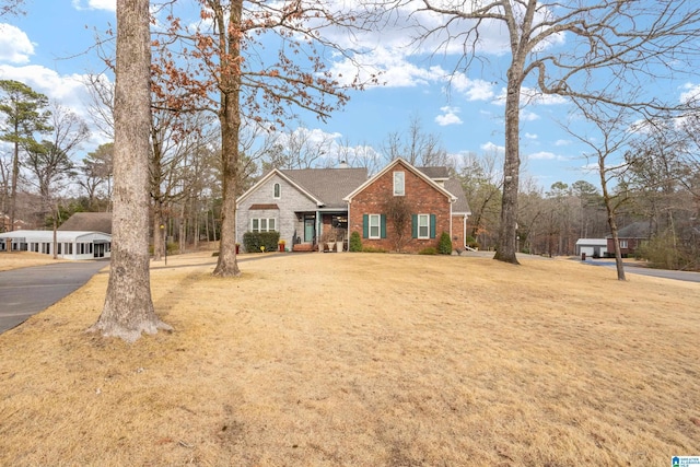 view of front of house with a front lawn