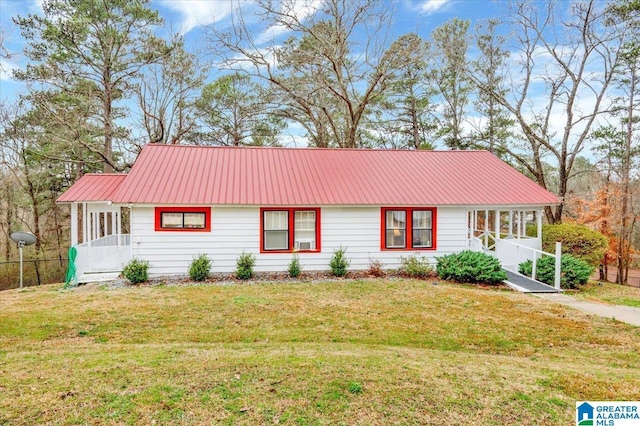 single story home featuring a front lawn