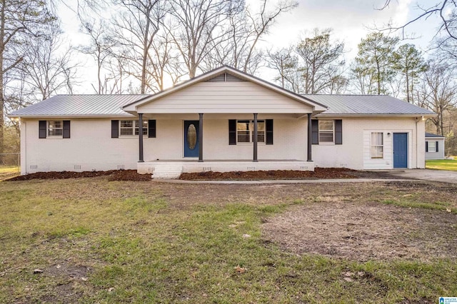 single story home featuring a front yard and covered porch