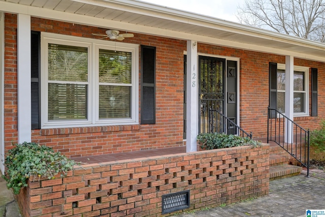 property entrance featuring ceiling fan