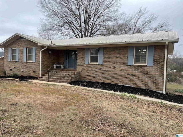 single story home with a front yard