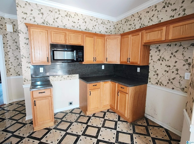 kitchen with crown molding