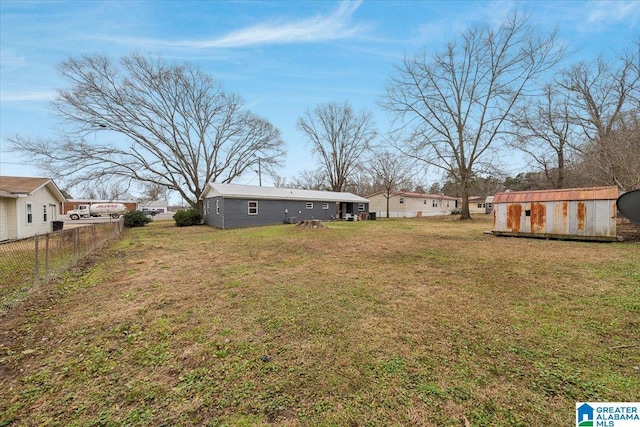 view of yard featuring a storage unit