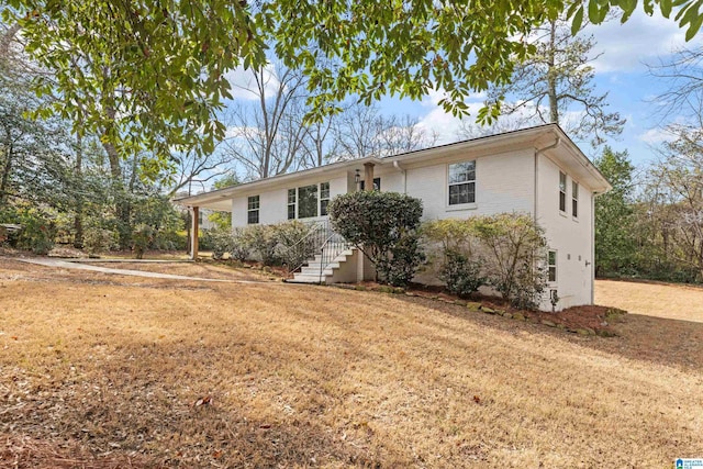 single story home with a front yard