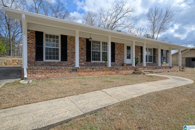 single story home featuring a front yard and a porch