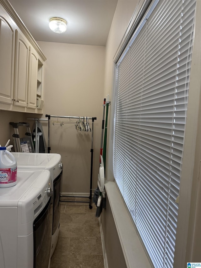 laundry room featuring cabinets and independent washer and dryer