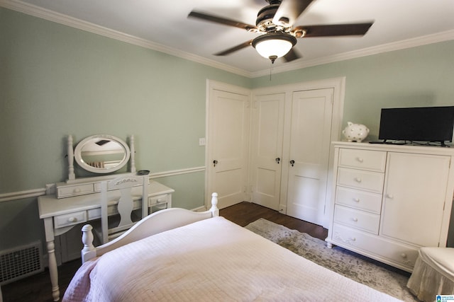 bedroom with crown molding, ceiling fan, and dark hardwood / wood-style flooring