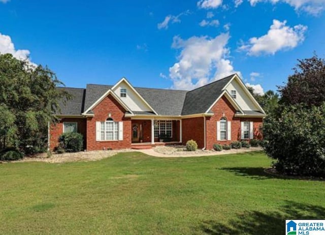 view of front of home featuring a front yard