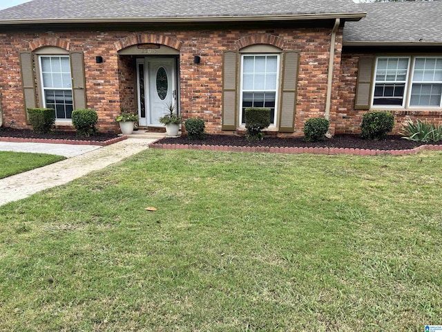 view of front of property with a front yard