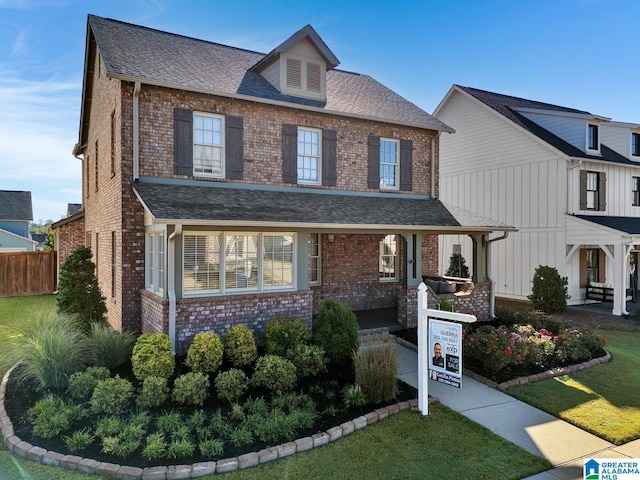 view of front of home featuring a front yard