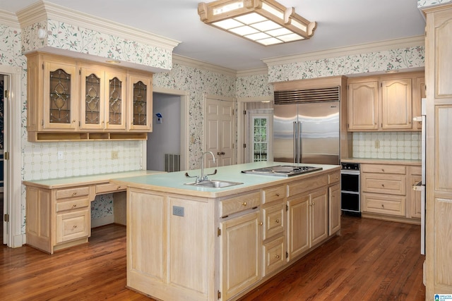 kitchen featuring light brown cabinetry, sink, crown molding, an island with sink, and stainless steel appliances