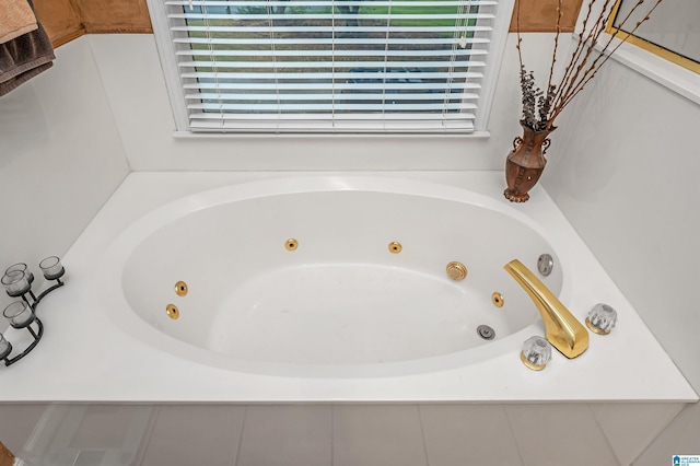 bathroom featuring tiled tub