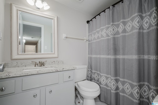 bathroom with a shower with curtain, vanity, and toilet