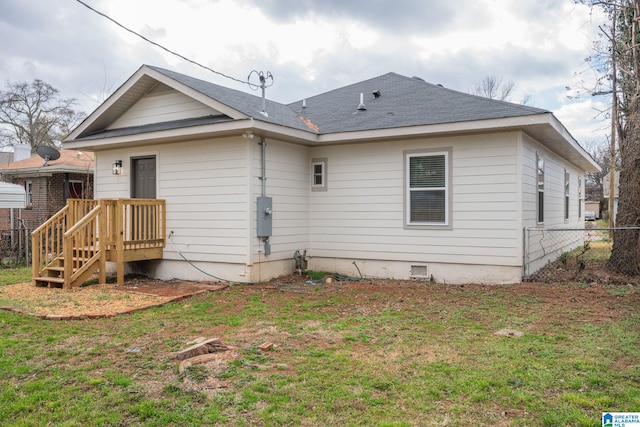 back of house featuring a yard