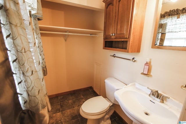 bathroom featuring toilet and sink