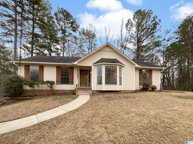 single story home with a front lawn