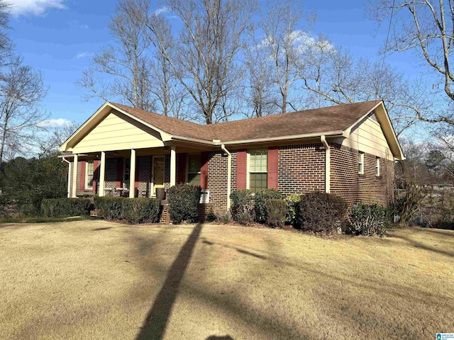 ranch-style home with a front lawn and a porch