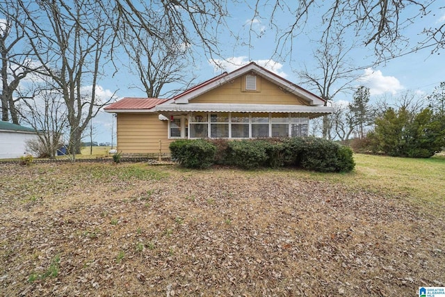 exterior space featuring a front yard