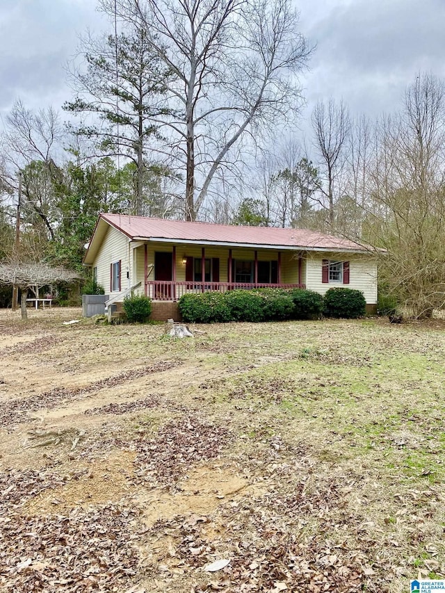 ranch-style house featuring covered porch