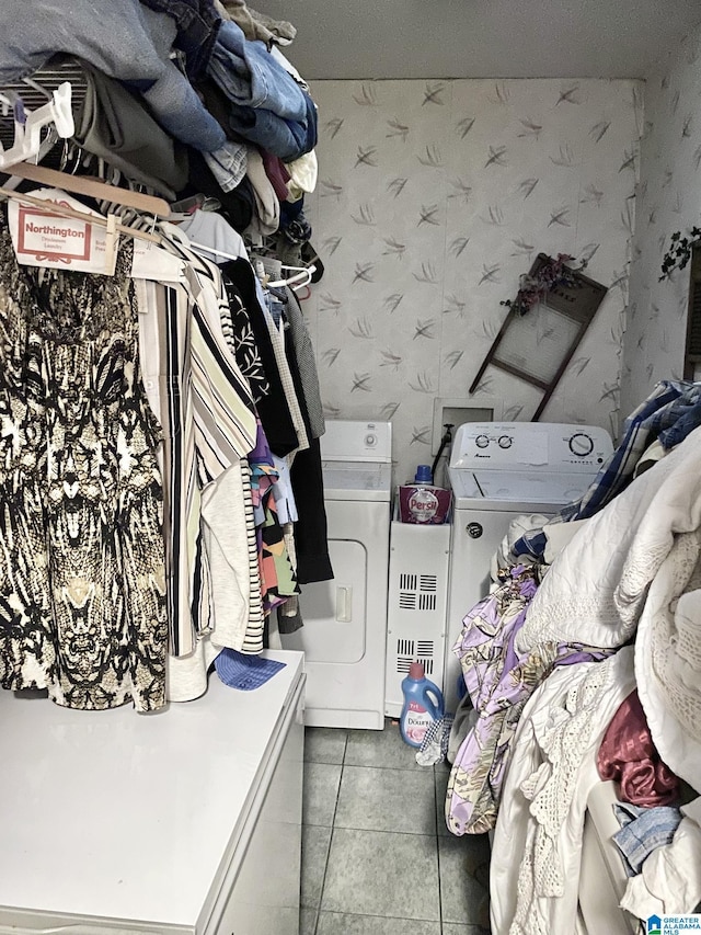 laundry room featuring tile patterned floors and independent washer and dryer