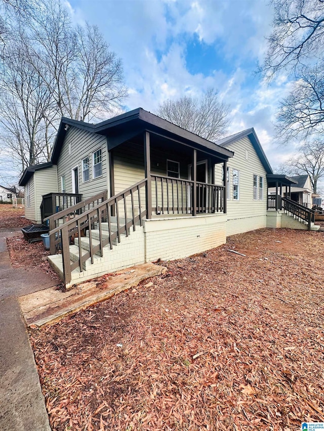 view of front of property with covered porch