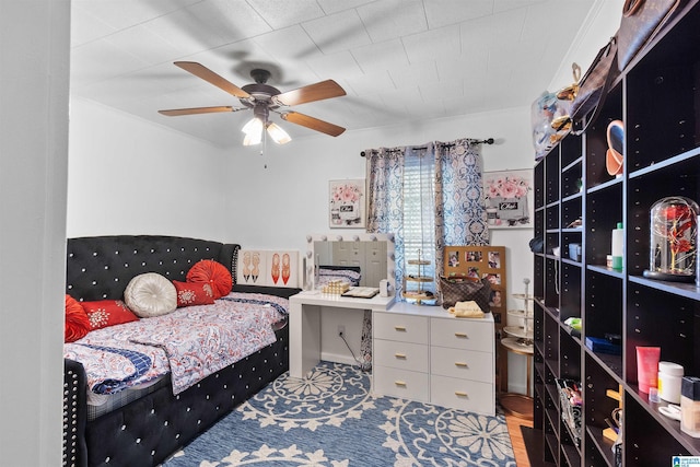 bedroom with ceiling fan