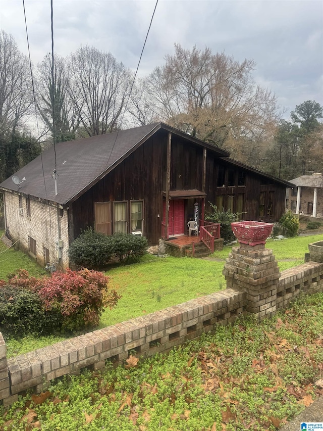 view of front of property featuring cooling unit and a front lawn