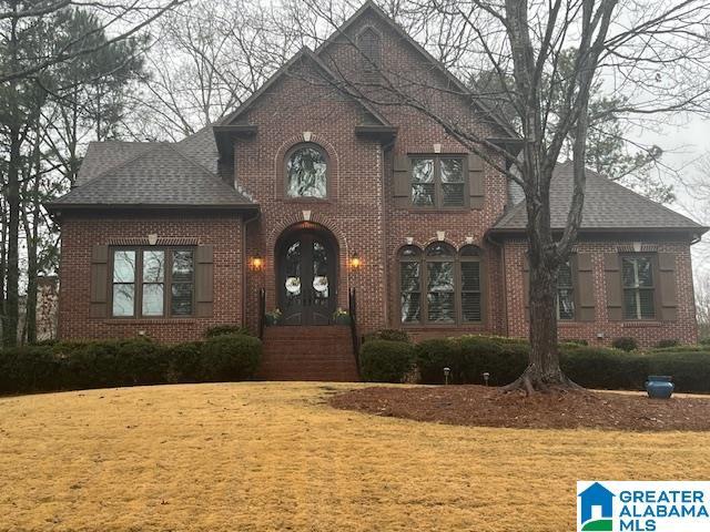 view of front of house with a front yard