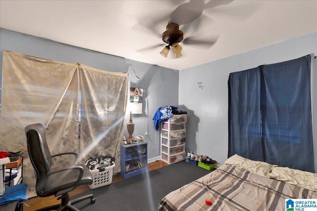 bedroom with ceiling fan