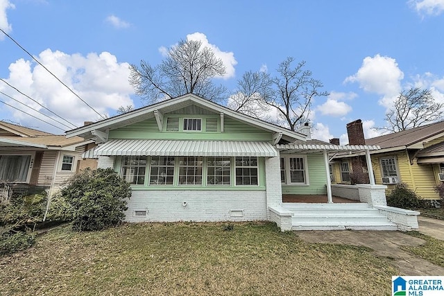 view of front facade with a front yard