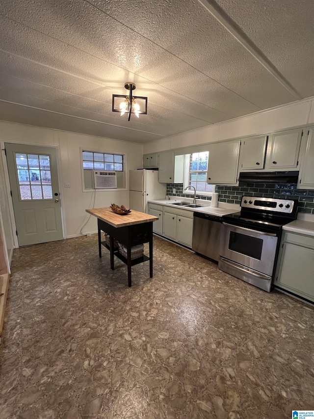 kitchen with sink, gray cabinetry, cooling unit, stainless steel appliances, and tasteful backsplash