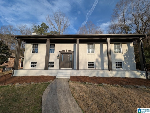 view of front of home with a front lawn