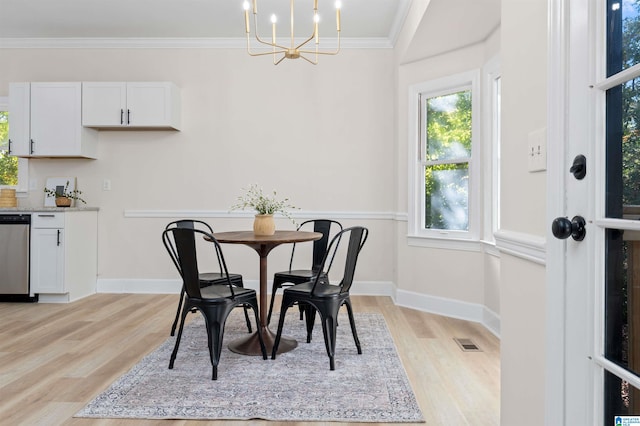 dining area featuring a notable chandelier, ornamental molding, and light hardwood / wood-style floors