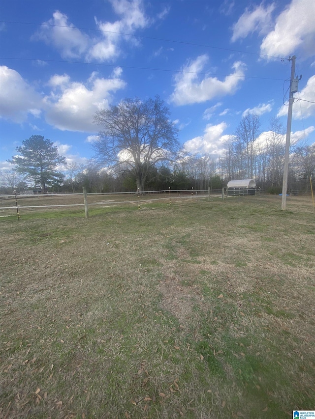 view of yard featuring a rural view