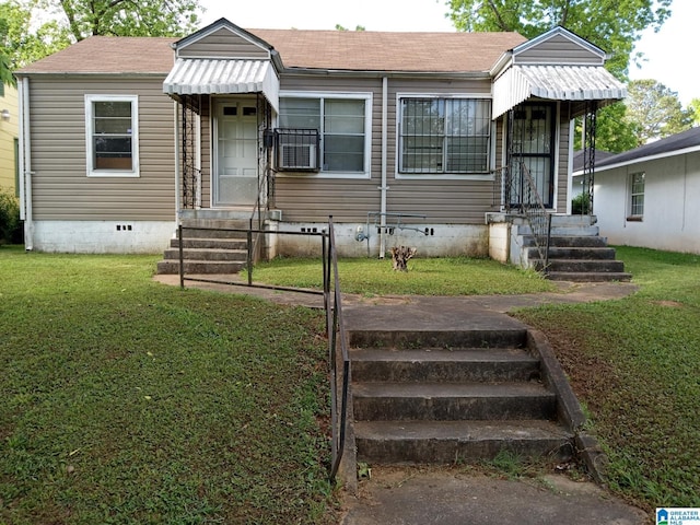 view of front of home featuring a front lawn