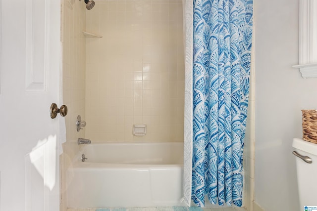 bathroom featuring shower / tub combo