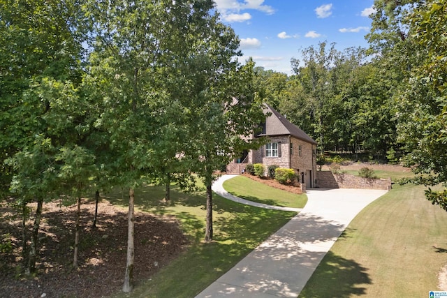 view of front of property with a front yard