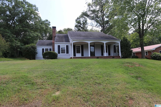 view of front facade featuring a porch and a front yard