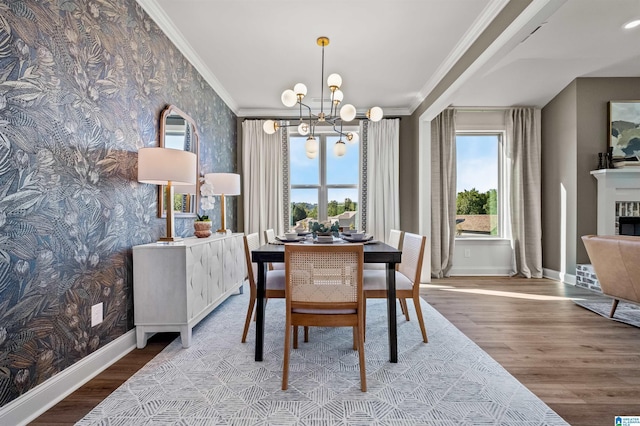 dining room featuring a notable chandelier, crown molding, and light hardwood / wood-style floors