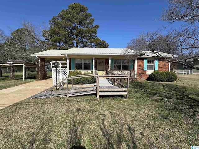 view of front facade featuring a carport and a front lawn