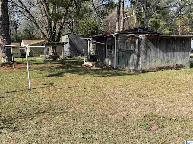 view of yard with a shed