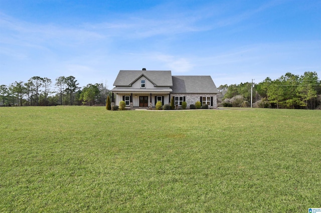 view of front facade with a front yard