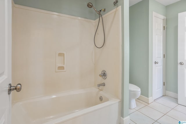 full bath with washtub / shower combination, tile patterned flooring, baseboards, and toilet