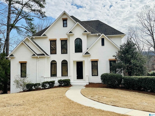 view of front of house featuring a front yard