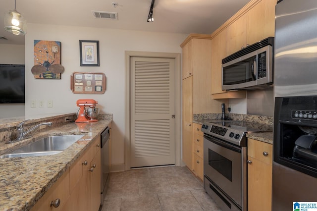 kitchen with visible vents, stainless steel appliances, light brown cabinets, pendant lighting, and a sink