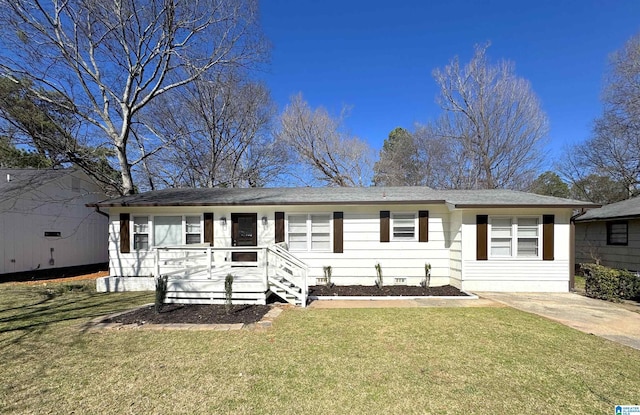 ranch-style house featuring a front lawn