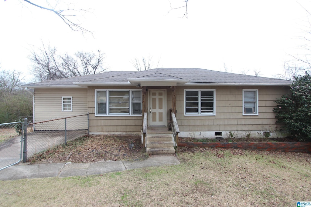 view of front of house featuring a front yard